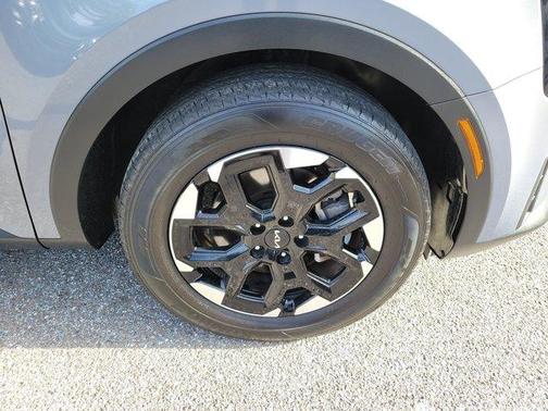 Everlasting Silver 2024 Kia Sorento S