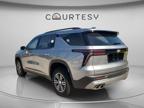 Sterling Gray Metallic 2024 Chevrolet Traverse LT