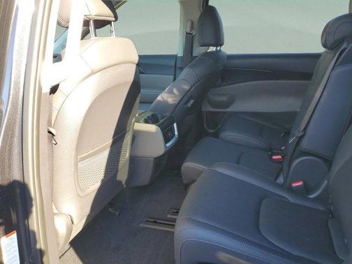 2026 Kia Carnival Hybrid LXS