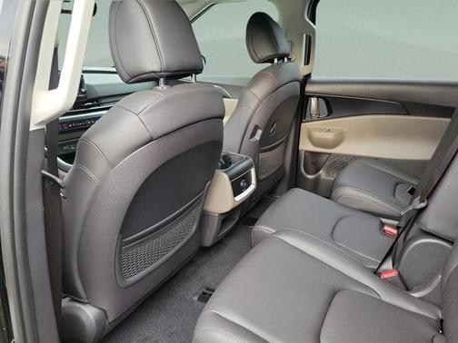 Aurora Black Pearl 2026 Kia Carnival LXS