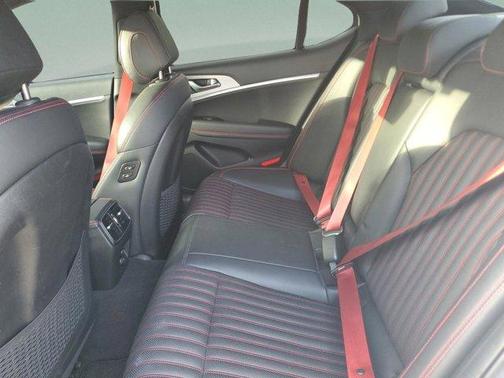 Uyuni White 2023 Genesis G70 3.3T