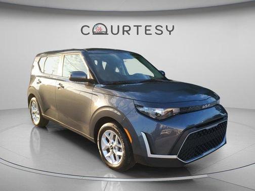 Gravity Gray 2024 Kia Soul LX