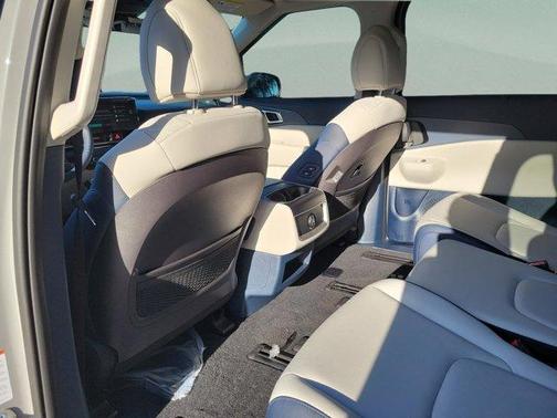 Ceramic Silver 2026 Kia Carnival Hybrid EX