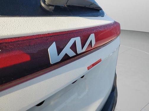 Clear White / Black Roof 2026 Kia Seltos S