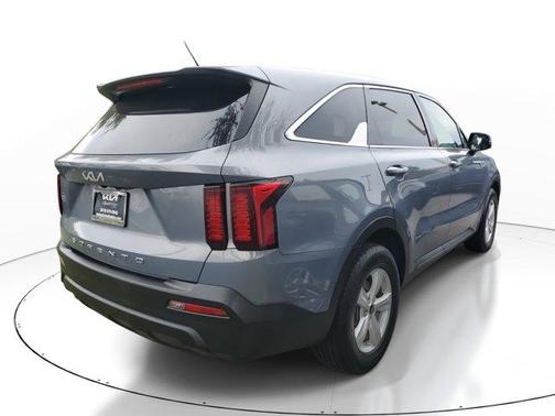 2022 Kia Sorento LX