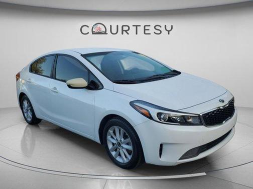 Snow White Pearl 2017 Kia Forte LX