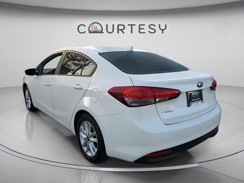 Snow White Pearl 2017 Kia Forte LX