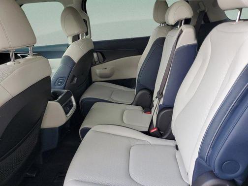 Ceramic Silver 2026 Kia Carnival Hybrid SX Prestige