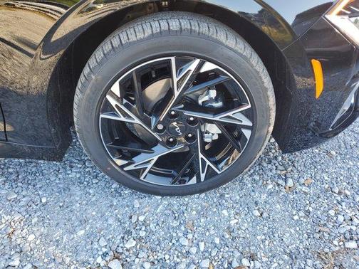 Aurora Black Pearl 2026 Kia K5 GT-Line