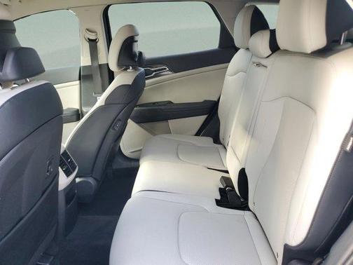 Ebony Black 2024 Kia Sportage EX