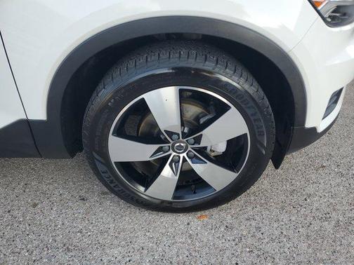 2019 Volvo XC40 T5 Momentum