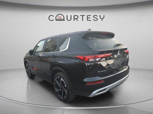 Cosmic Blue Metallic 2024 Mitsubishi Outlander SE