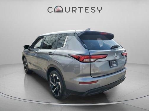 2023 Mitsubishi Outlander SE