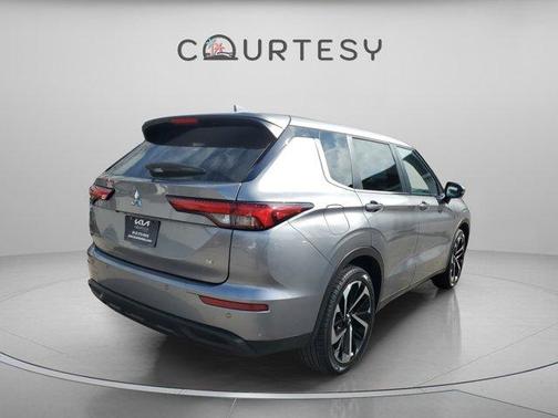 2023 Mitsubishi Outlander SE