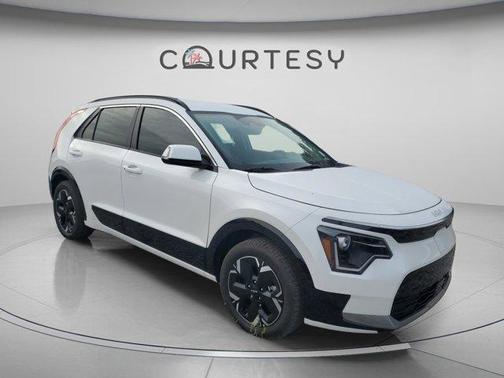 Snow White Pearl 2026 Kia Niro EV Wind