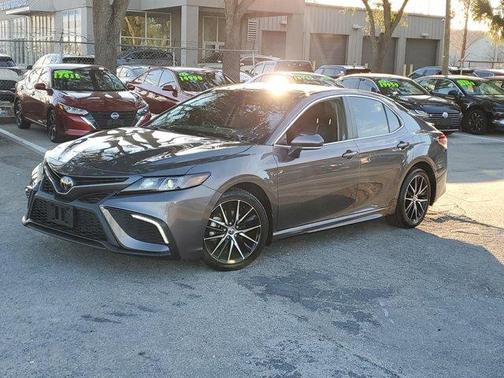 2024 Toyota Camry SE