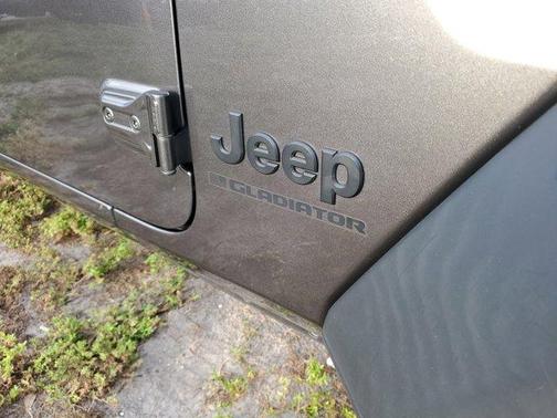 2023 Jeep Gladiator Sport