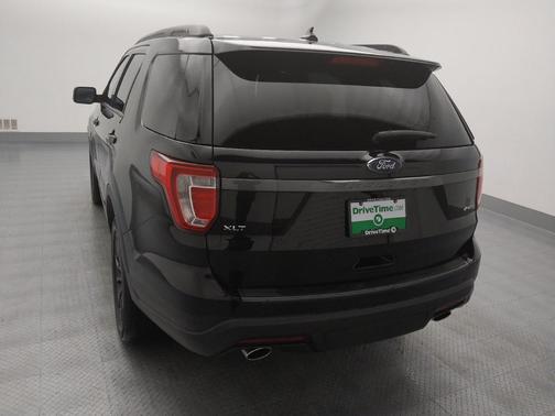 Magnetic Metallic 2019 Ford Explorer XLT