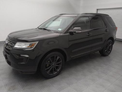 Magnetic Metallic 2019 Ford Explorer XLT