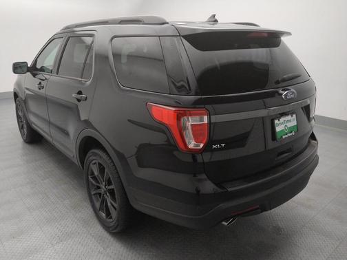 Magnetic Metallic 2019 Ford Explorer XLT