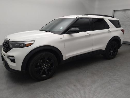 Star White Metallic Tri-Coat 2022 Ford Explorer ST-Line