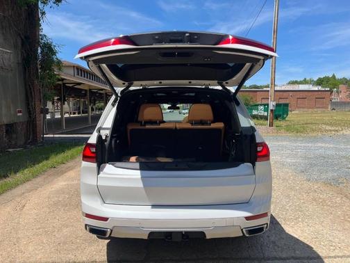 Mineral White Metallic 2020 BMW X7 xDrive40i