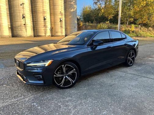 2024 Volvo S60 B5 Plus Dark Theme 4dr Sedan