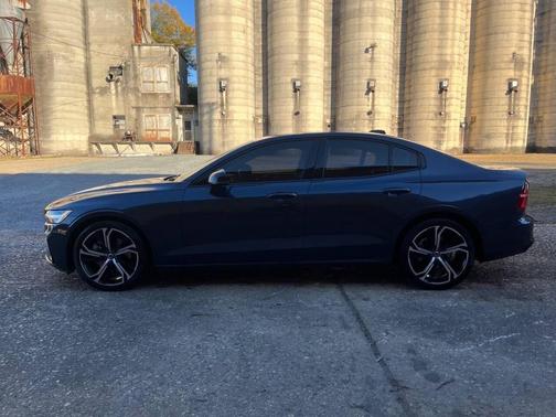 2024 Volvo S60 B5 Plus Dark Theme 4dr Sedan