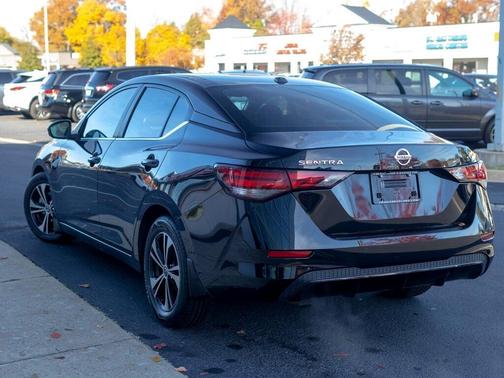 Photo 5 of 23 of 2020 Nissan Sentra SV