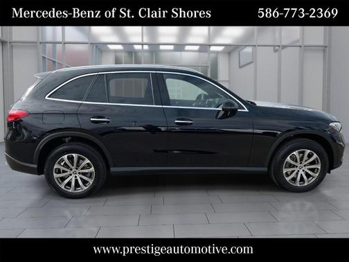 Obsidian Black Metallic 2026 Mercedes-Benz GLC 300 Base 4MATIC