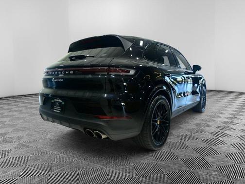 2024 Porsche Cayenne S