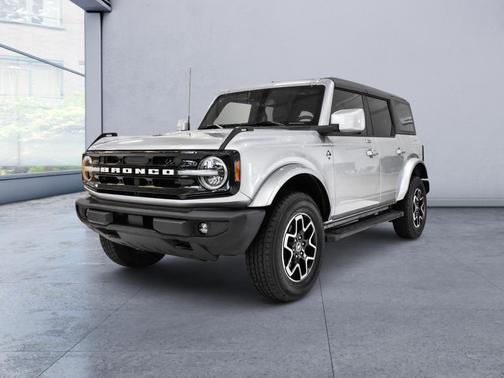 Iconic Silver Metallic 2023 Ford Bronco Outer Banks