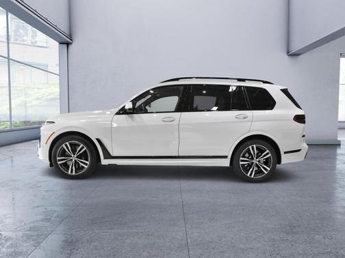 Mineral White Metallic 2025 BMW X7 xDrive40i