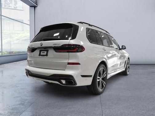 Mineral White Metallic 2025 BMW X7 xDrive40i