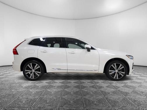 2022 Volvo XC60 B5 Inscription