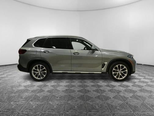 Skyscraper Gray Metallic 2025 BMW X5 xDrive40i