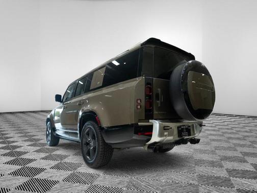 2023 Land Rover Defender SE
