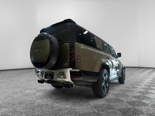 2023 Land Rover Defender SE
