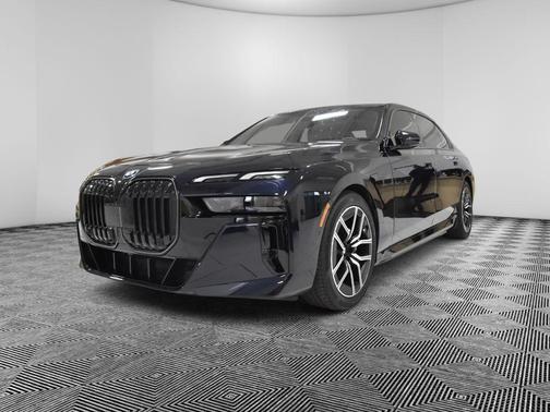 Carbon Black Metallic 2025 BMW i7 xDrive60