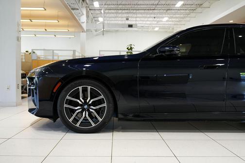 Carbon Black Metallic 2025 BMW i7 xDrive60