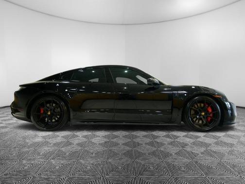 2022 Porsche Taycan GTS