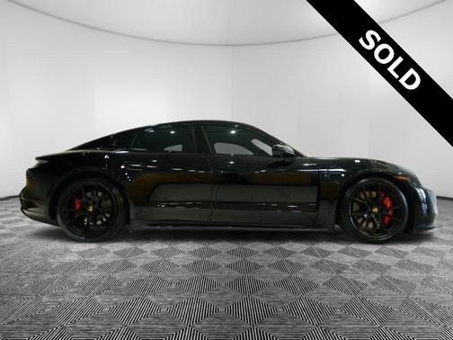 2022 Porsche Taycan GTS