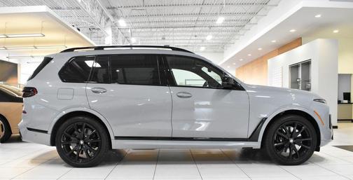 Brooklyn Gray Metallic 2025 BMW X7 M60i