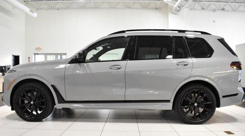 Brooklyn Gray Metallic 2025 BMW X7 M60i