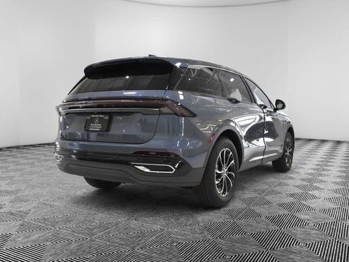 Whisper White 2025 Lincoln Nautilus Premiere