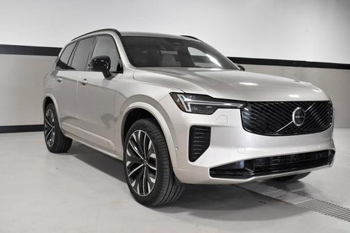 Bright 2026 Volvo XC90 B6 Ultra Dark Theme 7-Seater