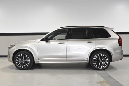 Bright 2026 Volvo XC90 B6 Ultra Dark Theme 7-Seater