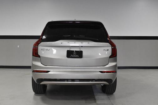 Bright 2026 Volvo XC90 B6 Ultra Dark Theme 7-Seater