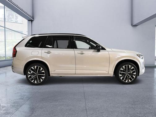 Bright 2026 Volvo XC90 B6 Ultra Dark Theme 7-Seater