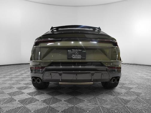 2023 Lamborghini Urus Performante